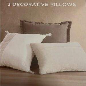 3 Pillows - Decorative Pillow Set Brand New